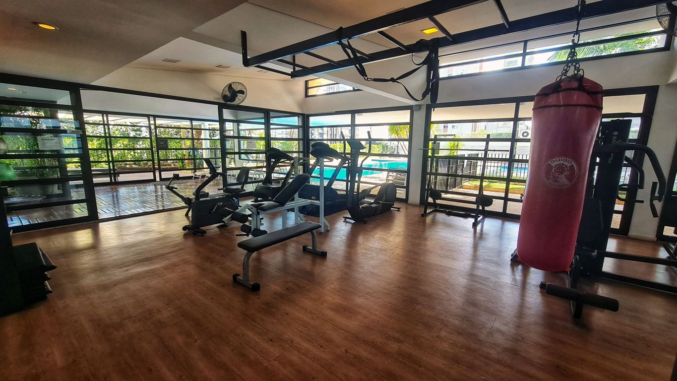 Arquitetura diferenciada com vidros e janelas que integram os ambientes com amplitude, iluminação e ventilação.