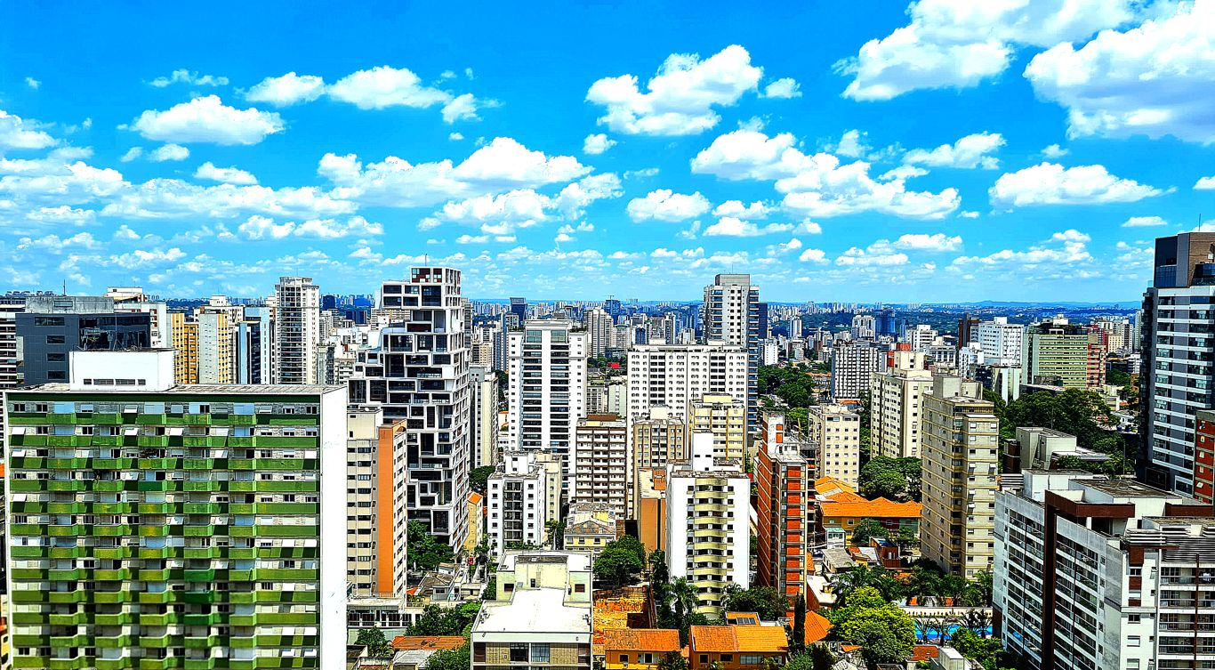 Andar alto com vista sem obstrução gerando privacidade em todos os cômodos