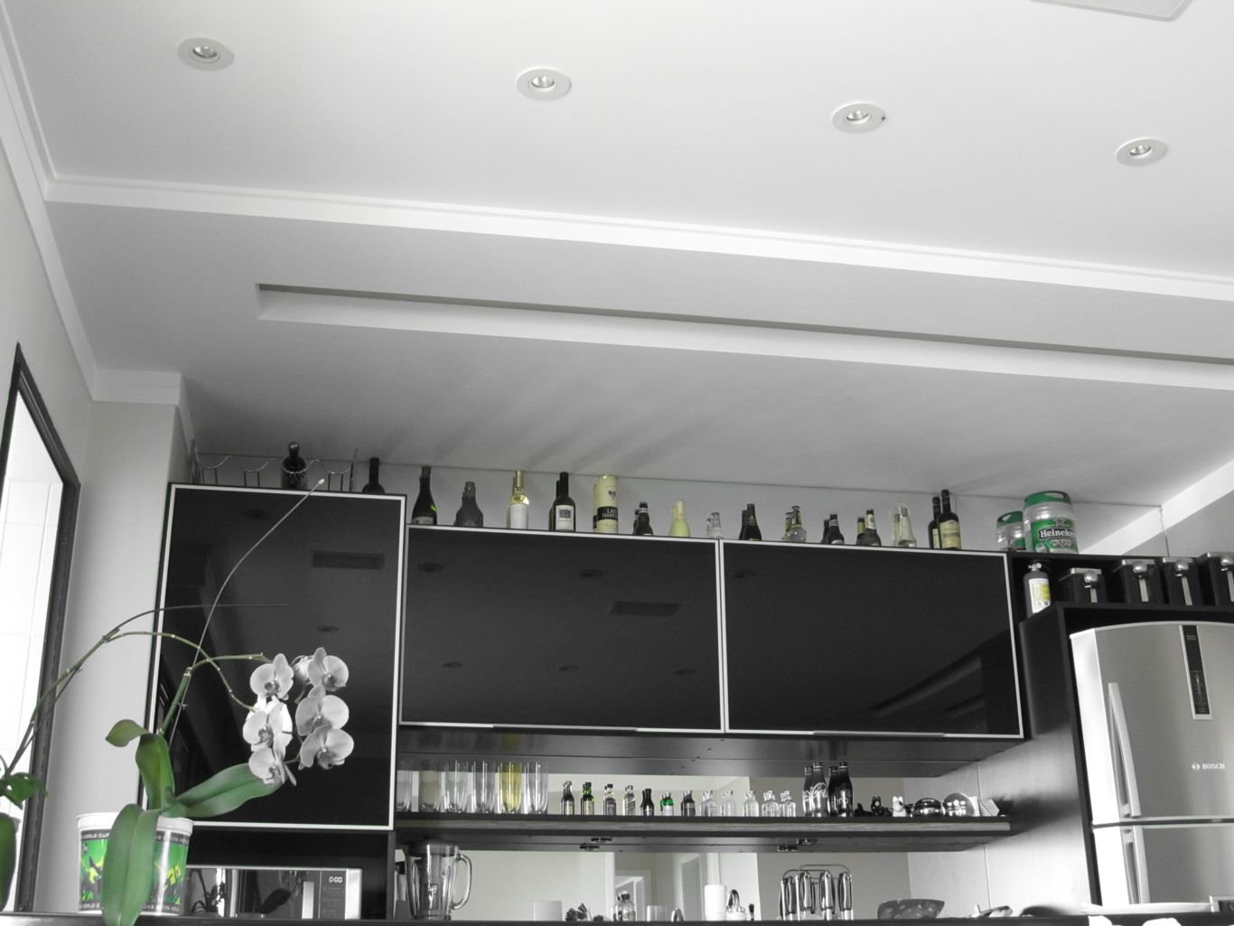 Sala muito iluminada e ventilada. A integração total com a varanda gera uma ótima sensação de amplitude e espaço